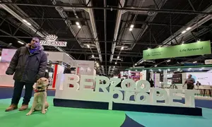 David Fern&aacute;ndez Rey con su premio gu&iacute;a.