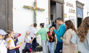 La alcaldesa de Teguise, Olivia Duque, acudi&oacute; al enramado