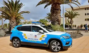 Veh&iacute;culo de la Polic&iacute;a Local de T&iacute;as.