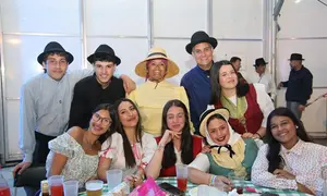 La alcaldesa comparti&oacute; un d&iacute;a de canariedad con la gente m&aacute;s joven