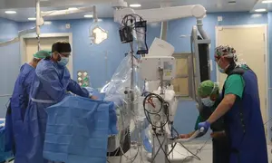 Uno de los equipos en plena operaci&oacute;n.