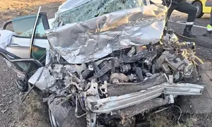 Imagen de c&oacute;mo qued&oacute; el coche totalmente destrozado tras el impacto