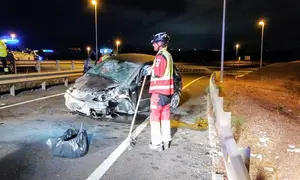 Imagen de c&oacute;mo qued&oacute; el veh&iacute;culo de destrozado tras el fuerte impacto