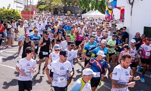 Corredores durante la salida de la prueba.