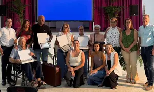 Imagen de las personas reconocidas y de la gente que organiza las fiestas junto a la alcaldesa de Teguise, Olivia Duque