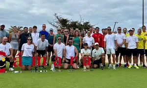 Foto de familia de los participantes en el torneo.