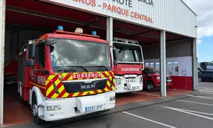 Imagen de archivo de los camiones de los bomberos.
