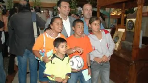 LOS PERROS TEN&Iacute;AN BUEN PORTE.