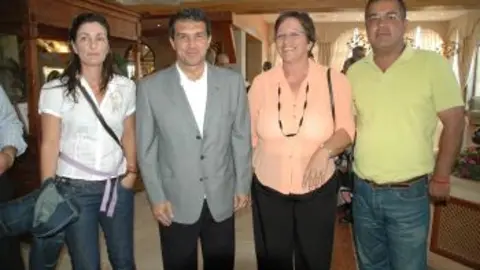 LA ALCALDESA DE ARRECIFE ESTAMP&Oacute; SU FIRMA EN EL BAL&Oacute;N.