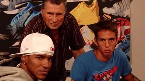 PALENQUE, JUNTO A DOS DE SUS M&Aacute;S AVENTAJADOS PUPILOS. 