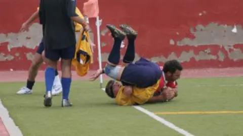 EL P&Aacute;JARA CRE&Oacute; MUCHO PELIGRO A BAL&Oacute;N PARADO.