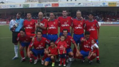 LA TRIPULACI&Oacute;N GANADORA LUCE ORGULLOSA EL TROFEO DE CAMPE&Oacute;N.