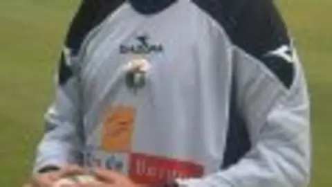 IV&Aacute;N G&Oacute;MEZ CON LA CAMISETA DE SU NUEVO CLUB.