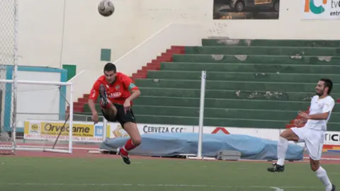 EL PLAYAS DEL SUR ESPERA LEVANTAR EL VUELO POCO A POCO.