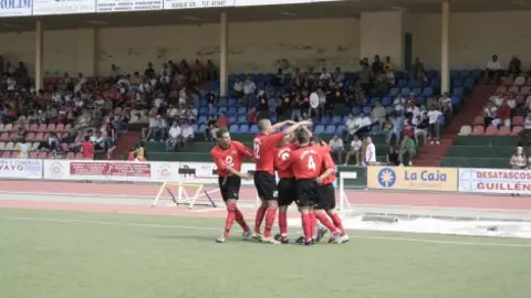 EL CONJUNTO DE LA DESTILA VOLVI&Oacute; A SABOREAR UN TRIUNFO DESPU&Eacute;S DE SEIS JORNADAS.