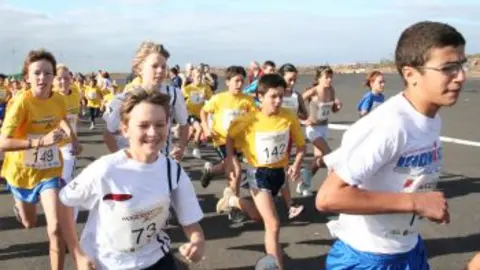 LOS NI&Ntilde;OS TAMBI&Eacute;N SE APUNTARON A CORRER EN EL &Uacute;LTIMO D&Iacute;A DEL A&Ntilde;O. 