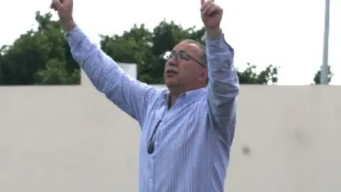 PACO PAREC&Iacute;A PREVER EL RESULTADO AL COMIENZO DEL CHOQUE.