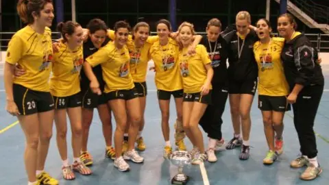 LAS CHICAS DE LA TI&Ntilde;OSA COMPLETARON UN GRAN TORNEO.