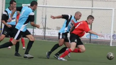 UBAY VOLVI&Oacute; LOCA A LA DEFENSA DEL LAGUNA.