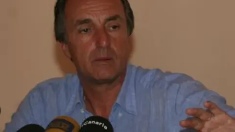 EL EX T&Eacute;CNICO ROJILLO GUARDA UN GRAN RECUERDO DE LA ISLA.