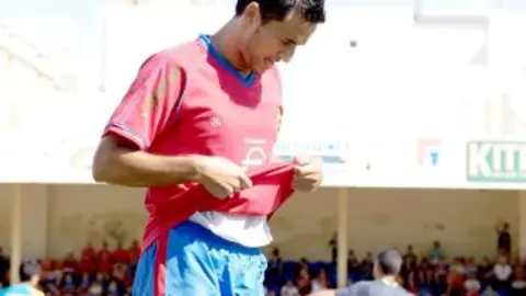 EL CONJUNTO ROJILLO SE DESCOMPUSO EN LA SEGUNDA MITAD.