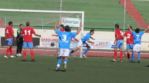 LOS GALLEGOS MARCARON A BAL&Oacute;N PARADO. 