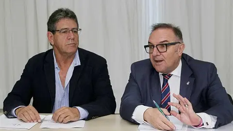Erasmos García junto al que fuera consejero de Sanidad José Manuel Baltar.