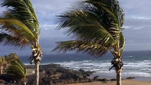 Alerta por fen&oacute;menos costeros en Canarias.