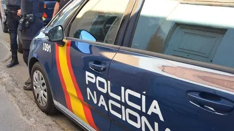 herido-grave-un-policia-nacional-tras-volcar-su-coche-al-ser-embestido_1_