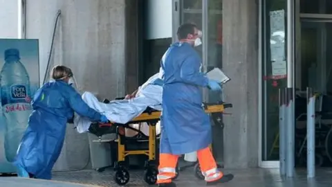 CORONAVIRUS-TRASLADO-ENFERMO-kwHF--1200x630@abc