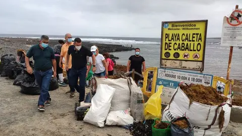 LIMPIEZA CALETA CABALLO 1