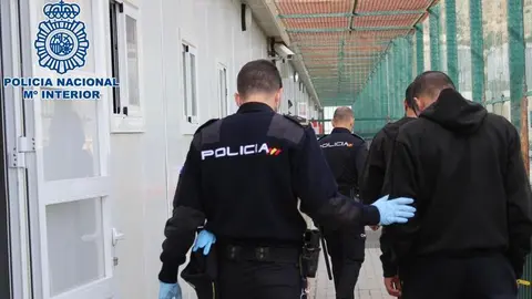 Detención de patrón de patera.