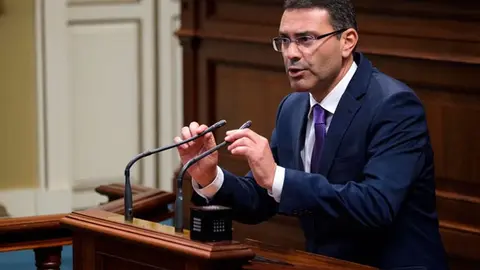 Oswaldo Betancort, Parlamento