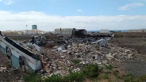 Plan de Limpieza. Escombros y embarcación abandonada en el barrio de San Francisco Javier