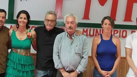 Pepe Torres con los integrantes de la Plataforma del Municipio de Haría.