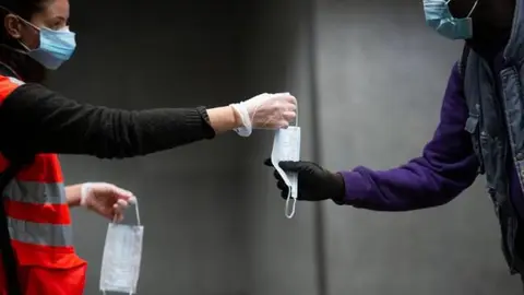 Entrega de mascarillas