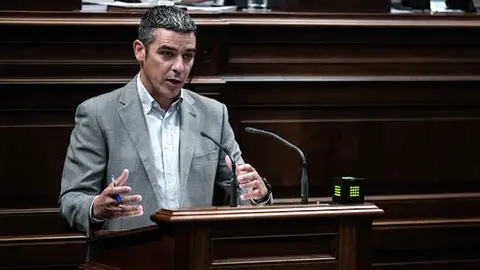 19.02.2020. Santa Cruz de Tenerife. El presidente del Parlamento de Canarias, Gustavo Matos, preside el pleno parlamentario.© Pepe Torres/Parlamento de Canarias.