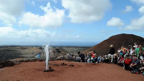 Geyser artificiel à l'Islote de Hilario dans le Parc National de Timanfaya à Lanzarote