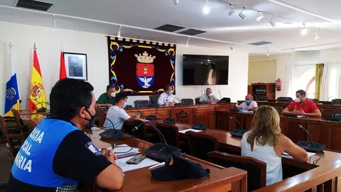 Reunión de coordinación en el Ayuntamiento de Arrecife para fortalecer los protocolos ante el covid 19, presidida por la alcaldesa Astrid Pérez