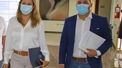 Lolil Corujo acompañada por Jacobo Medina