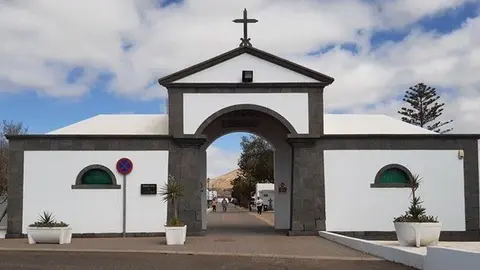 Exterior del cementerio municipal de Arrecife