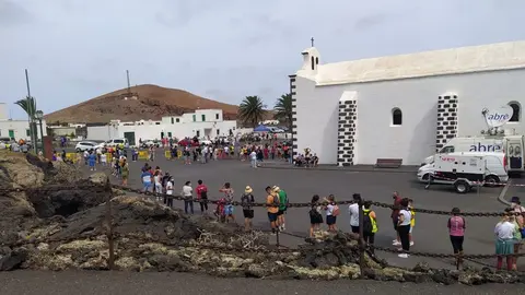 Imagen de la gente que ha acudido este martes a Mancha Blanca.
