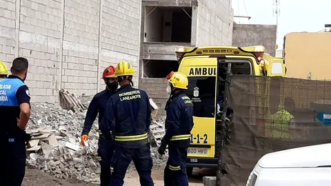 Imagen de la llegada de los bomberos a la zona donde se produjo el accidente.
