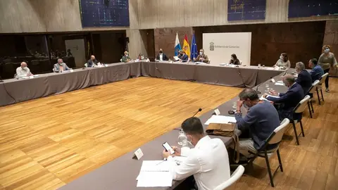Imagen de la reunión de este lunes por la tarde en Santa Cruz de Tenerife.