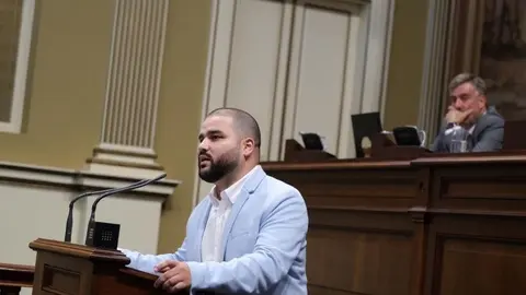 Jesús Machín en una de sus intervenciones en la Cámara autonómica.