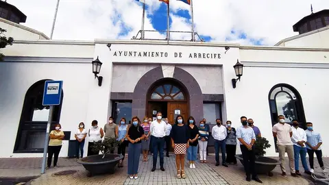 Arrecife guarda un minuto de silencio en recuerdo de Ramona, nueva víctima de violencia de género en Canarias (1)