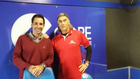Jaime Verástegui y Chechu Herrero en el estudio de Crónicas Radio-COPE Lanzarote de Arrecife.