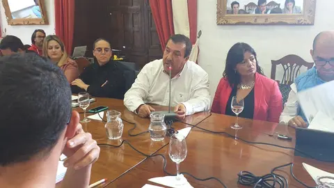 MIGUEL-ÁNGEL-EN-PLENO-TEGUISE-scaled