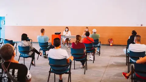 Imagen de la alcaldesa y la concejal de Empleo.