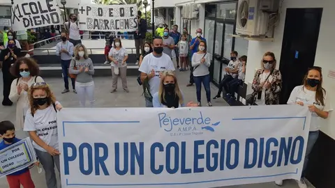 Imagen de la manifestación celebrada este sábado por la mañana enfrente de la sede de Educación en Arrecife.